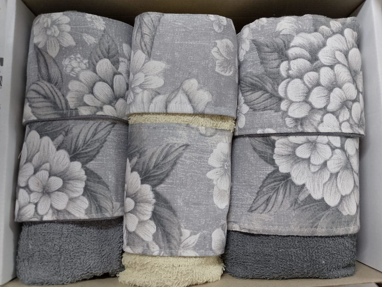 Set asciugamani 3 più 3 ospiti.