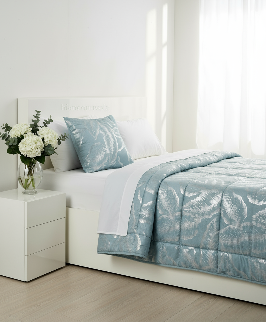 trapunta, realizzata in morbidissimo velluto di altissima qualità