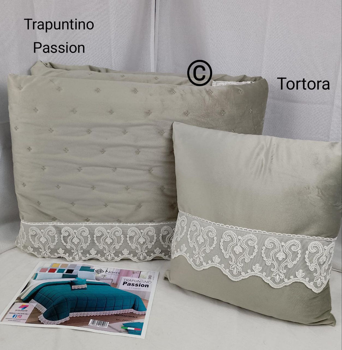 Ttrapuntino matrimoniale maxi in morbidissimo velluto, una scelta di stile e comfort per la tua camera da letto.