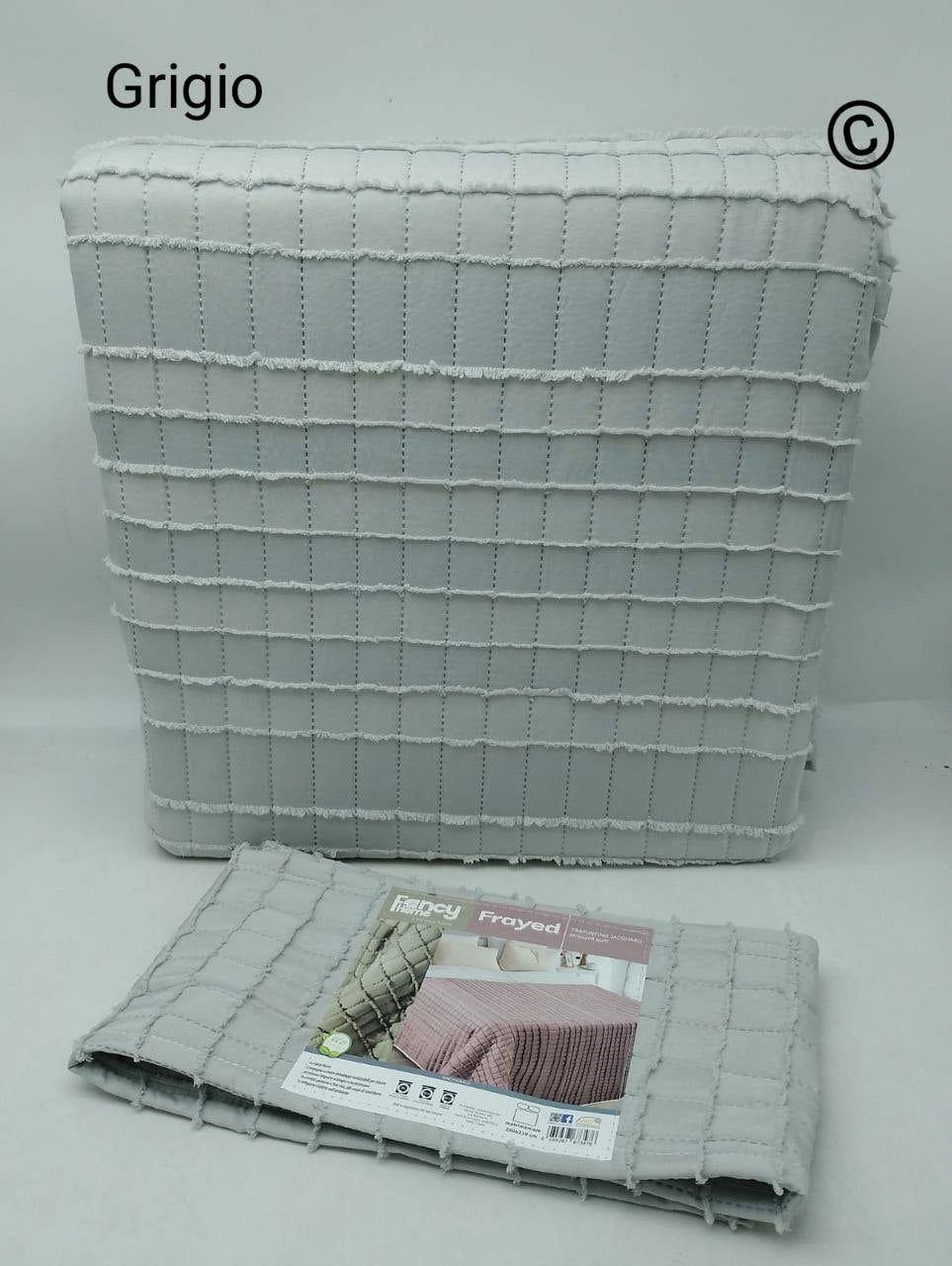 trapuntino matrimoniale in pregiato tessuto jacquard