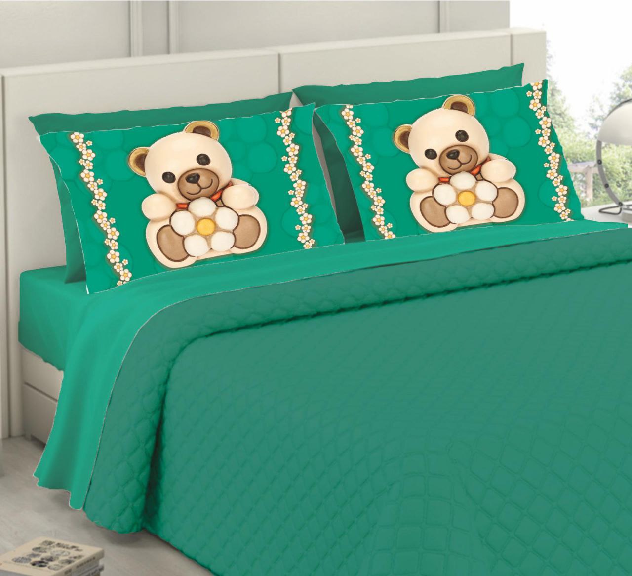 Lenzuola in tinta unita con quattro federe coordinate