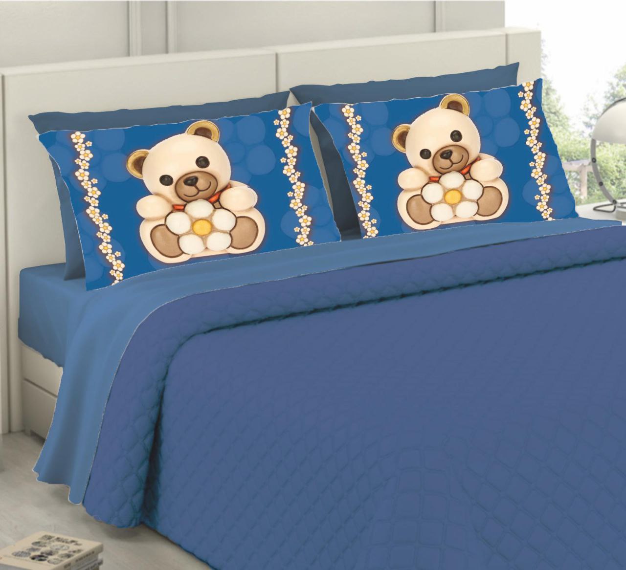 Lenzuola in tinta unita con quattro federe coordinate