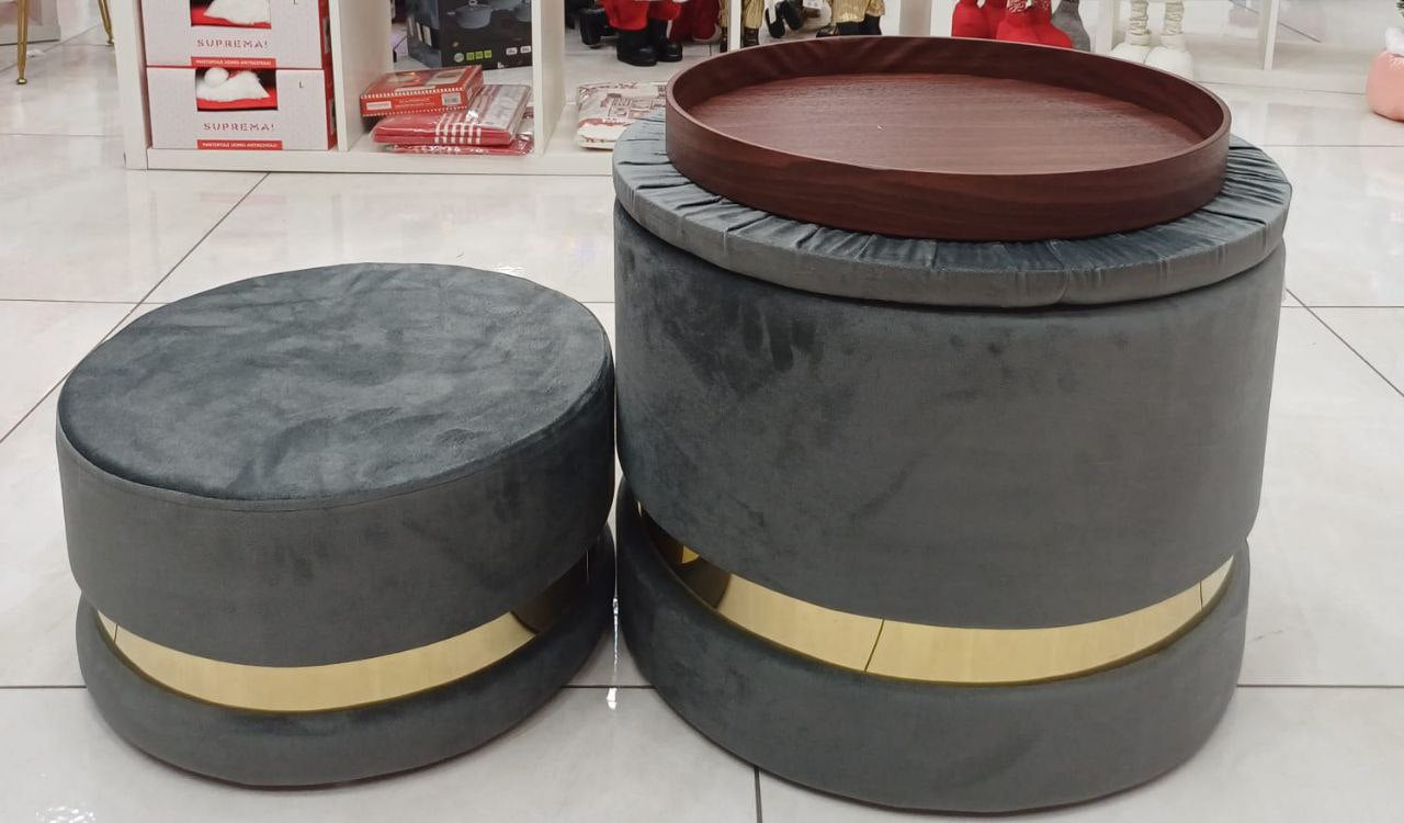 set 2 pezzi pouf in morbidissimo velluto con fascia oro.