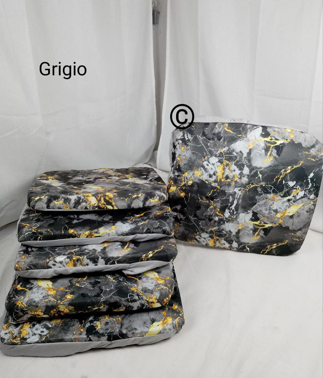 Cuscino sia tinta unita che a fantasia con molla