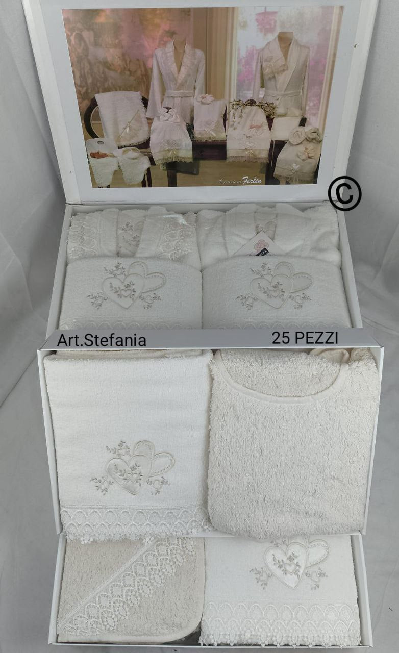 Completo Bagno 25 Pezzi Ricamato e con Balza in Macramè