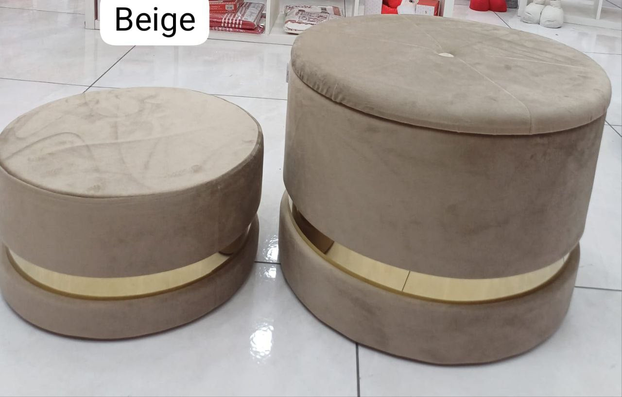 set 2 pezzi pouf in morbidissimo velluto con fascia oro.