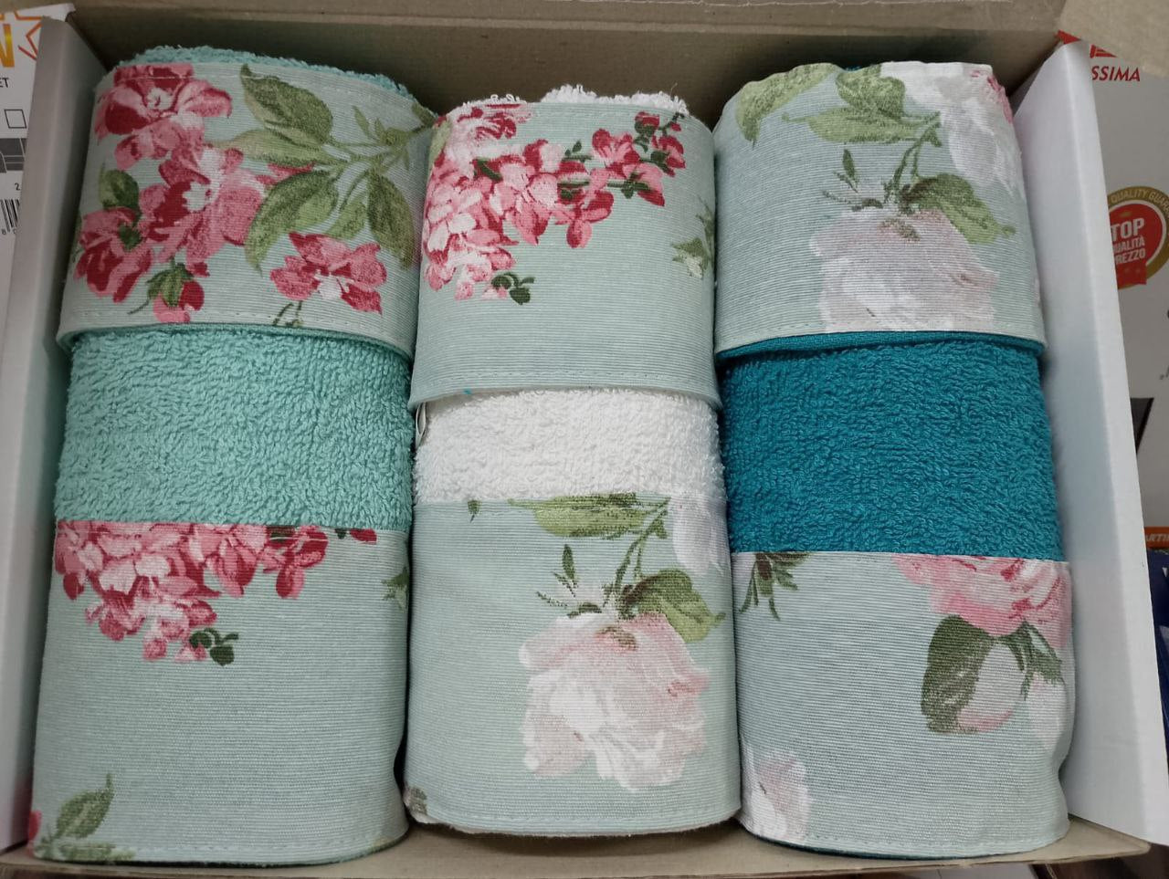 Set asciugamani 3 più 3 ospiti.